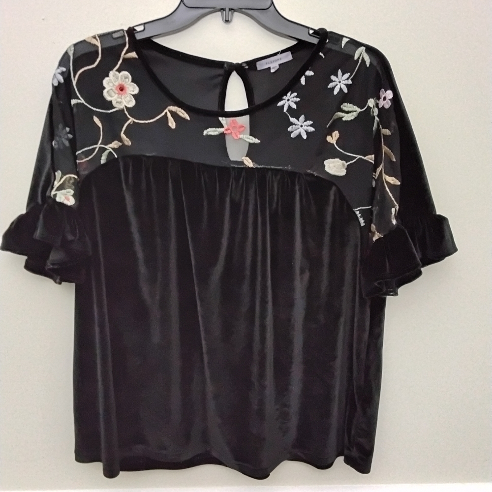Pleione Velvet Black Top Medium